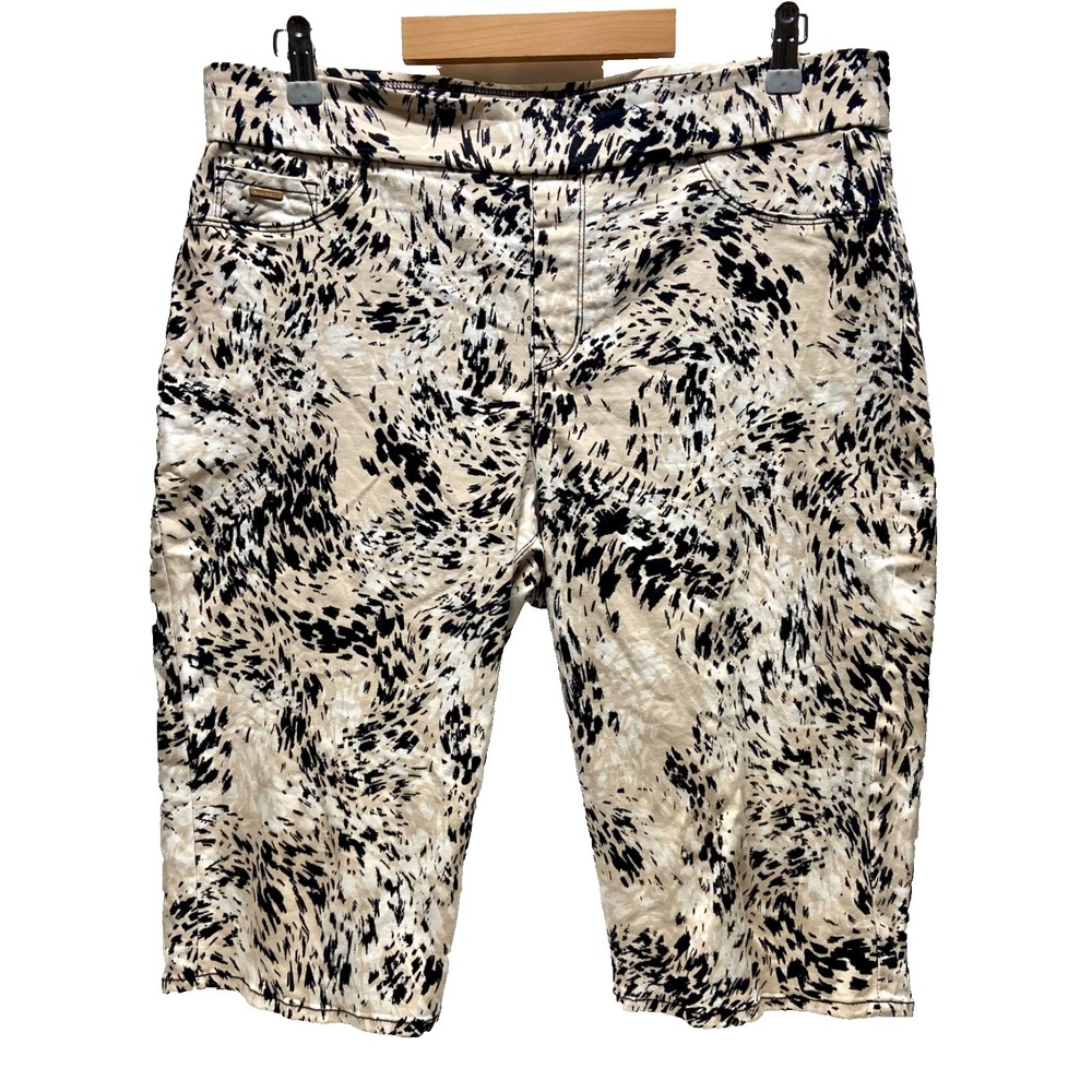 Nine West Heidi Skimmer Shorts Women's Size 14 Pull-On White Abstract Cat Print